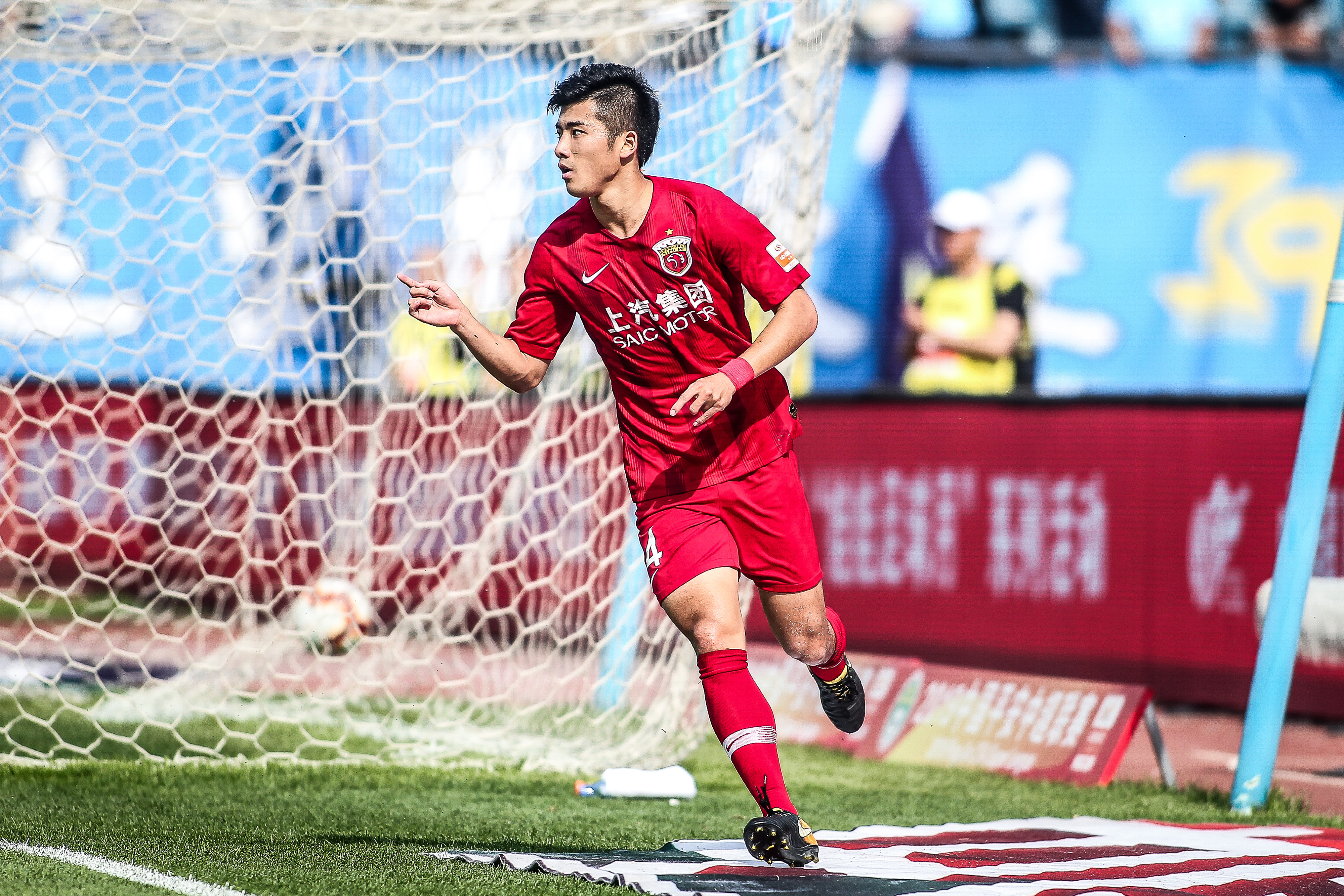 前广州队球员张志雄 白余涛加盟重庆铜梁龙（两名前广州队球员张志雄、白余涛转投重庆铜梁龙）