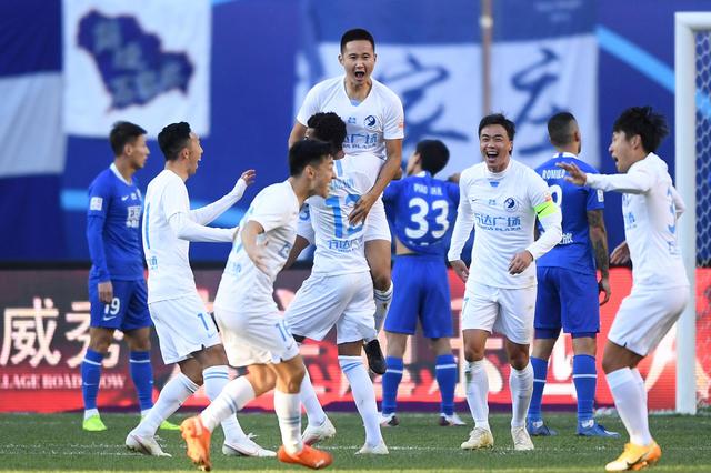 别把跑车当坦克！莱奥转型中锋，是补了短板却废了武功？（别让跑车去撞线！莱奥转中锋，补短还是削长？）